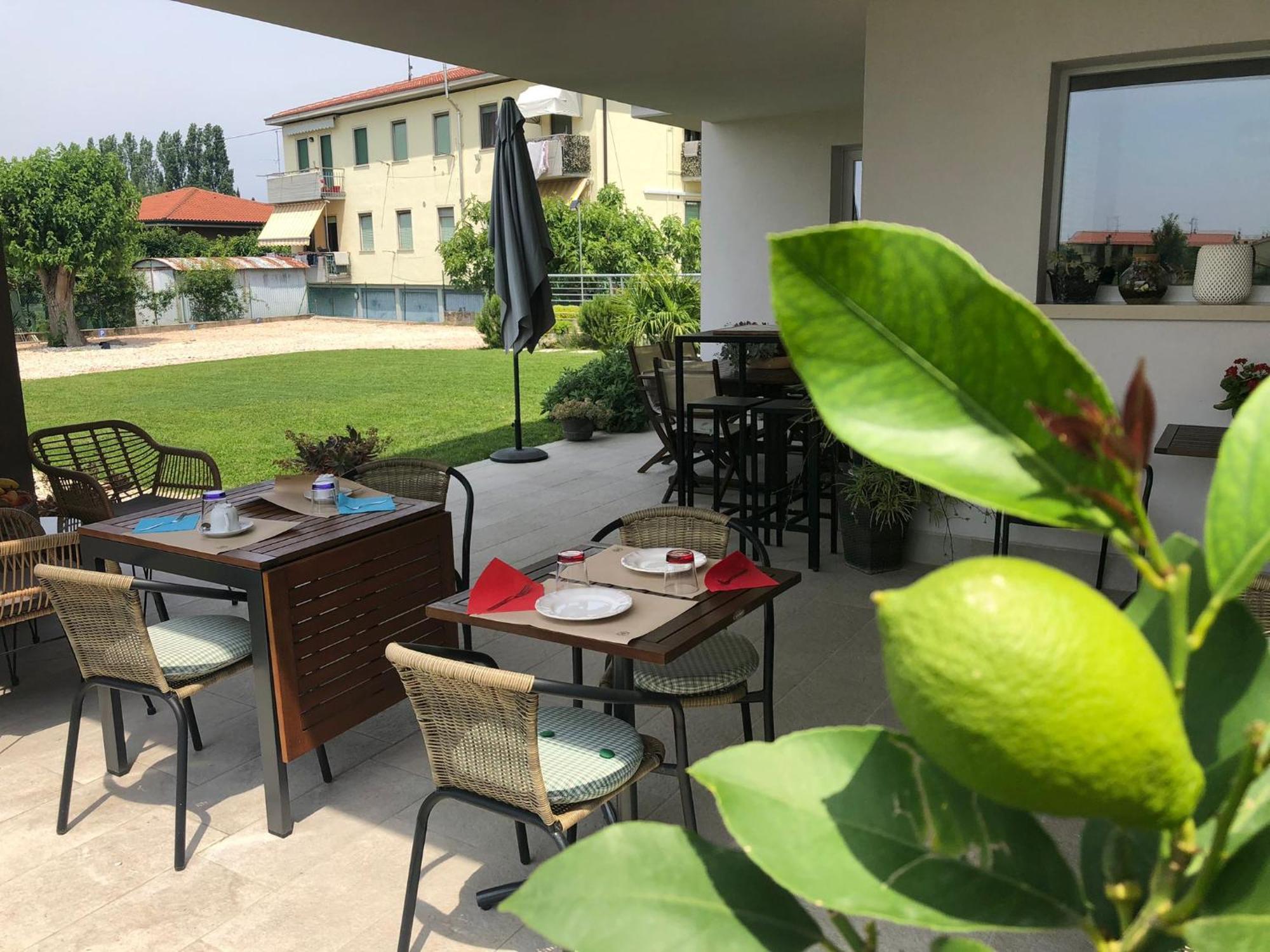 I Broletti Del Garda Hotel Pacengo Di Lazise Exterior foto